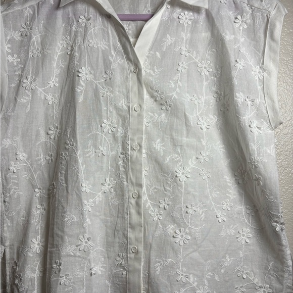 Beautiful Adrianna Papell White 3D Floral Embroidered Boxy Cap Sleeve Blouse. M - Picture 15 of 16
